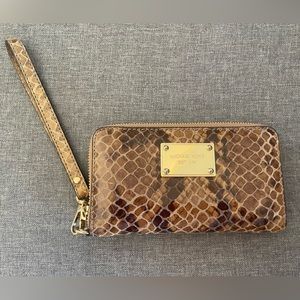 Michael Kors NWOT Brown/Gold Wristlet